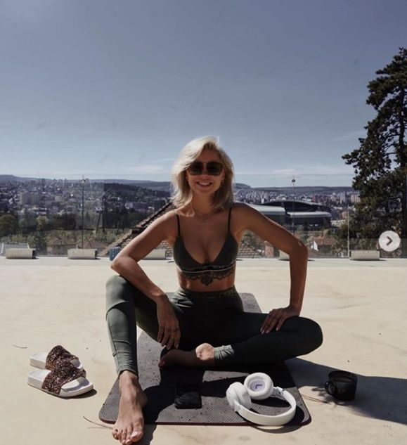 Fosta concurentă de la Asia Express, Alina Ceușan, apariție sexy cu burtica de gravidă la vedere. FOTO