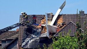 Accident aviatic, fără supraviețuitori. Un avion s-a prăbușit peste o casă, în Germania