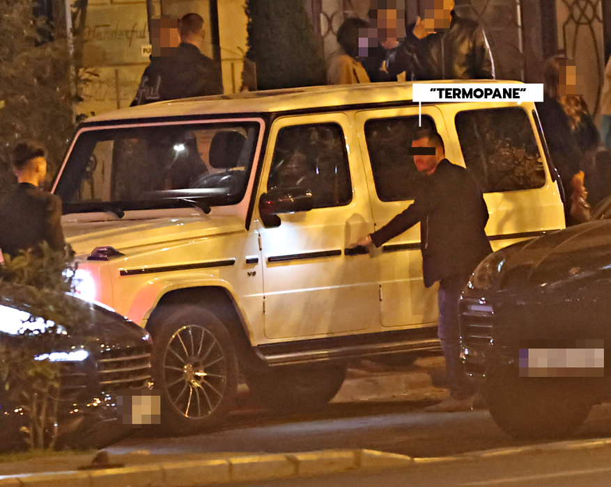 "Termopane" se pregătește să intră în mașină (SURSA FOTO: CANCAN.RO)