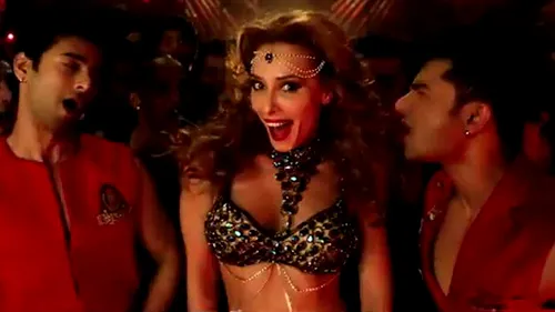 Iulia Vantur le-a inchis gura indienilor! Blonda este extrem de apetisanta in videoclipul filmat in India! Vezi aici Ummbakkum