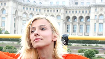 Ce-i mai place in autobuzul turistic! Dana Rogoz a facut iar turul Capitalei