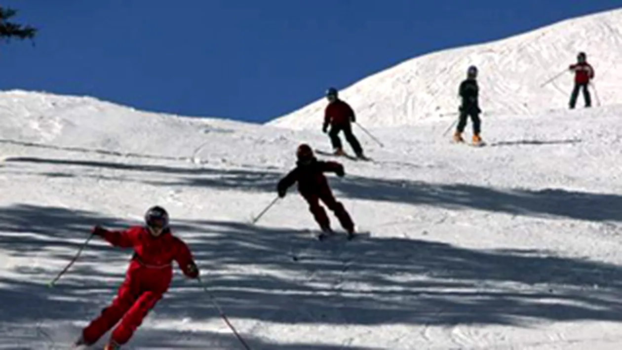 Mii de turisti petrec weekend-ul in statiunile de pe Valea Prahovei la schi!