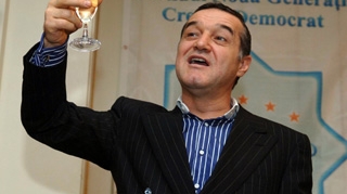 Becali a castigat procesul cu batrana care il pacalise cu 100.000 de dolari