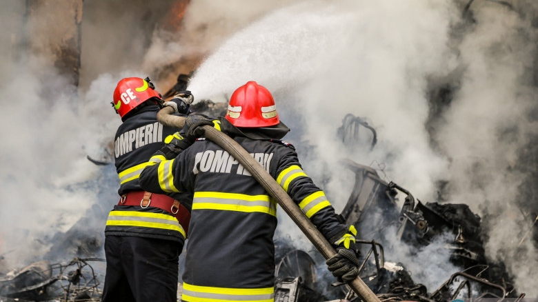 Un bărbat și-a dat foc la casă, de teamă să nu fie părăsit: ”Eram supărat...”
