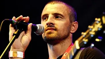 Pavel Stratan si-a scos (aproape) toata familia in mall! Uite cat de frumoasa e sotia cantaretului. O tine departe de ochii lumii