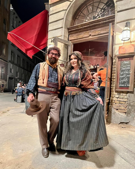 Ioniță și Viorica de la Clejani, la filmări / sursă foto: Facebook