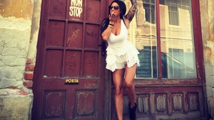ROXANA VANCEA circulă cu metroul! Cu ce era încălţată vedeta în fotografia postată în această dimineaţă
