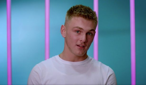 O tânără a mărturisit la TV că a început o relație cu ex-fratele vitreg, după ce a fost atrasă de el mulți ani | FOTO