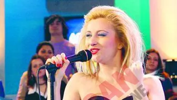 I-a spart dintii unei colege de liceu