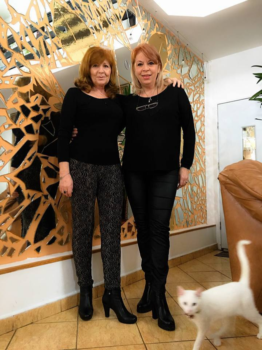 Cornelia Patrichi şi prietena care a luat-o în vacanţă