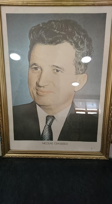 Unul dintre portretele oficiale ale dictatorului