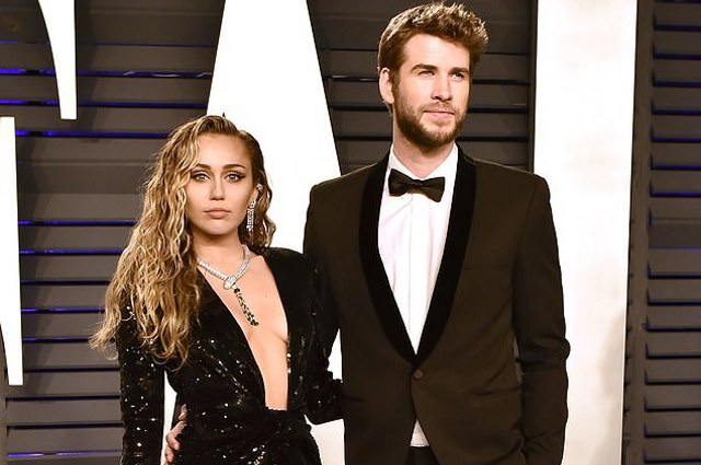 Miley Cyrus a dat cărțile pe față! A recunoscut la ce vârstă și cu cine și-a pierdut virginitatea. Fanii au fost surprinși