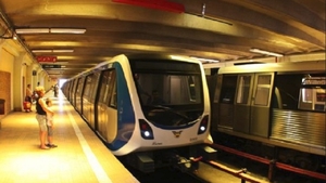 Scene de groază la metrou, după ce o bucată de plafon a căzut pe peron. Prima declarație a oficialilor de la Metrorex