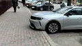 Parcare cu botul pe bordură: Ce rău îi faci mașinii dacă parchezi așa? Probleme la care puțin se gândesc