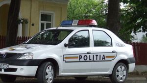 Un bătrân din Botoșani a fost bătut cu bestialitate de propriul fiu. Ginerele lui a fost cel care a alertat poliția