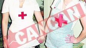 Le-au redus salariul pentru ca nu poarta fuste scurte