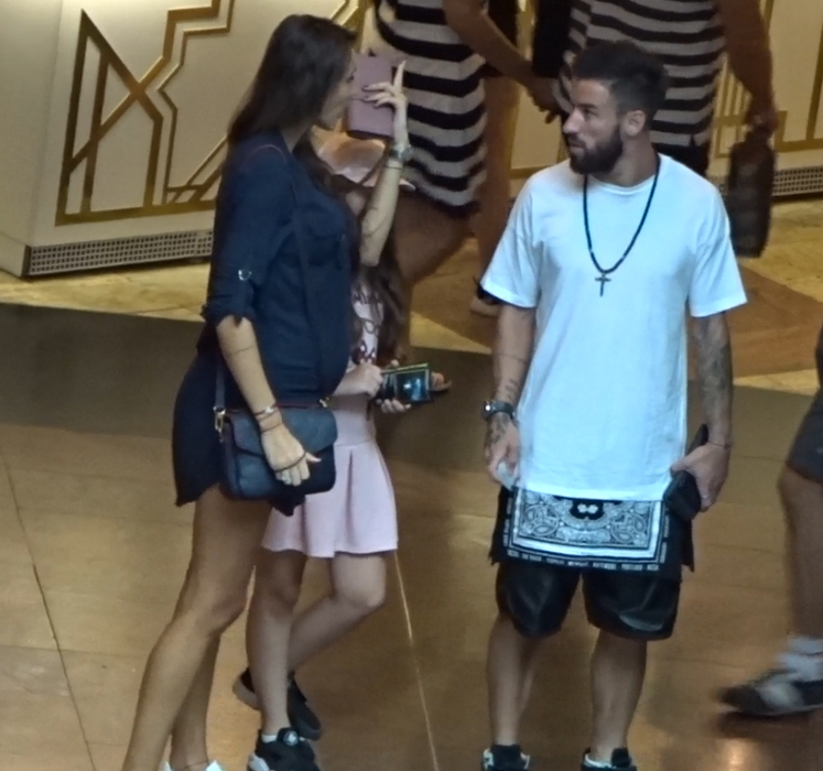 Lena, fiica ei şi Gabi Enache au fost împreună la mall
