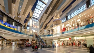 Panică la un mall din Capitală! Alarmele au început să sune, oamenii au...
