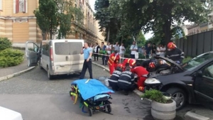 A căzut ca secerată pe stradă și a murit! Femeia din Bistrița avea 30 de ani și era mama unei fetițe