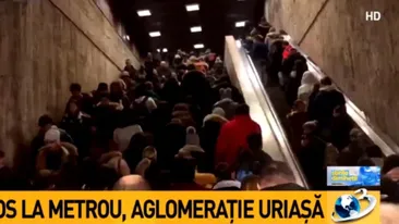 Aglomerație uriașă la metroul din București din cauza vremii nefavorabile