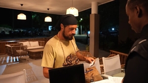 Ca un turist român adevărat! Ce întrebare a pus olteanul Lucian Popa, la recepția hotelului din Dominicană, unde a fost cazat după terminarea Survivor: "Aveți..."