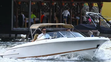 Tanasescu Jr. si-a scos “bijuteria” de 70.000 pe lacul Snagov! Uite cum a stapanit ambarcatiunea!