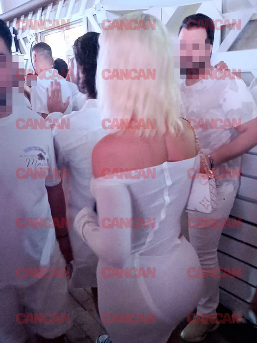 Alexandra Stan, super sexy pe litoral.