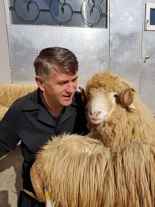 Cu ce se ocupă Cristian Pomohaci după ce a fost exclus din Biserică. Nu, nu este vorba de muzică!
