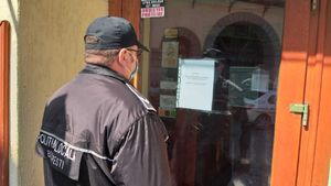 O cafenea din Centrul Vechi a fost amendată cu 70.000 de lei pentru că era deschisă clienților