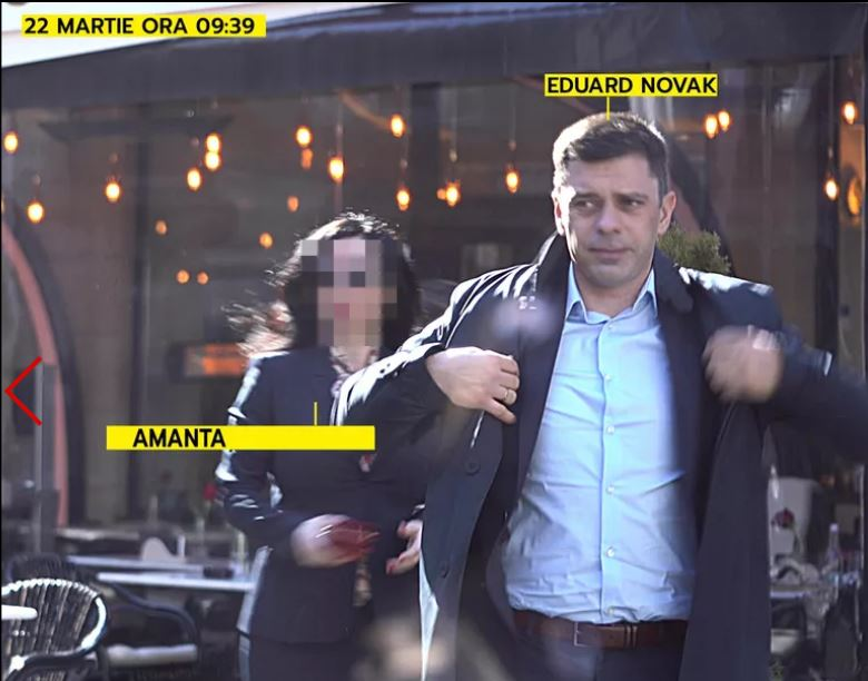 Consiliera și Novak au luat micul dejul la Chocolat Ateneu (Foto: CANCAN.RO)