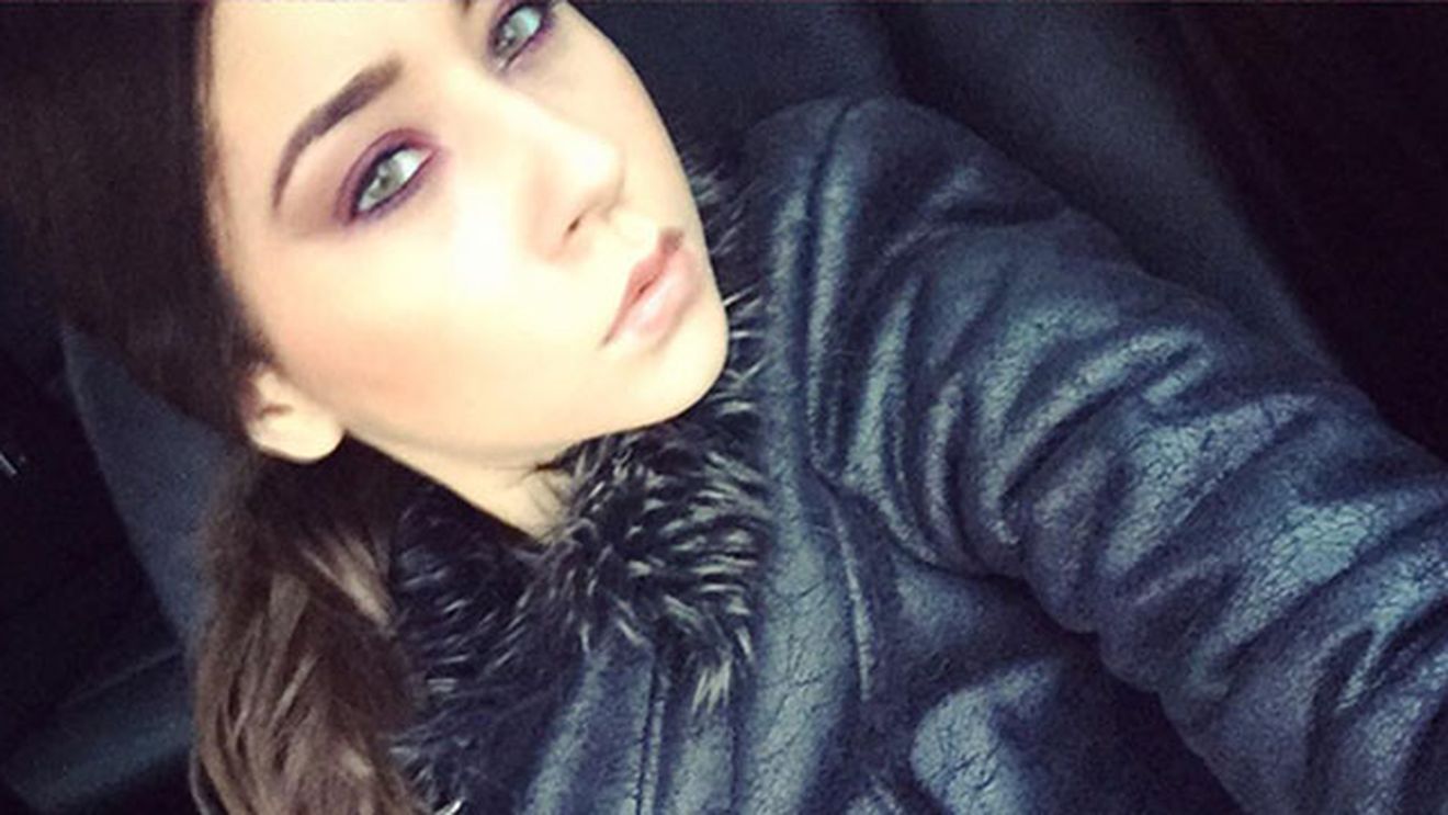 Uite-o pe Nicole Cherry cum se rupe in figuri! S-a lasat filmata in timp ce facea ASTA!