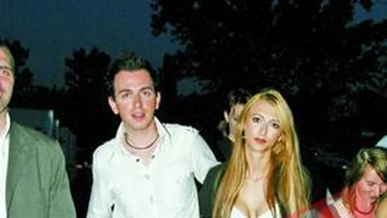 Keo este incaltat, inca, de mama lui