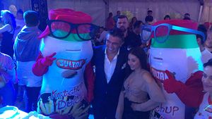 Nicole Cherry şi milionarii de la Sultan România, super party în Bamboo! VIDEO