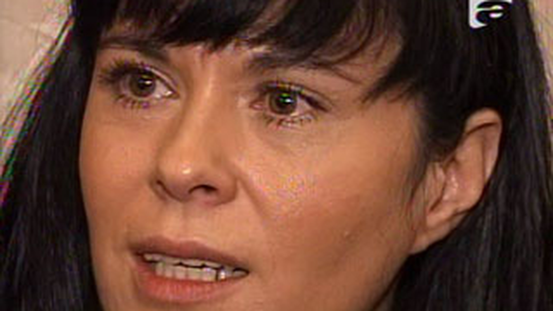 VIDEO Mariana Moculescu, sechestrata de fostul iubit timp de doua saptamani: "Am fost momita sa merg la el. Cand am vrut sa ies din acea casa, nu am mai avut voie. Mi-a pus cutitul la gat"