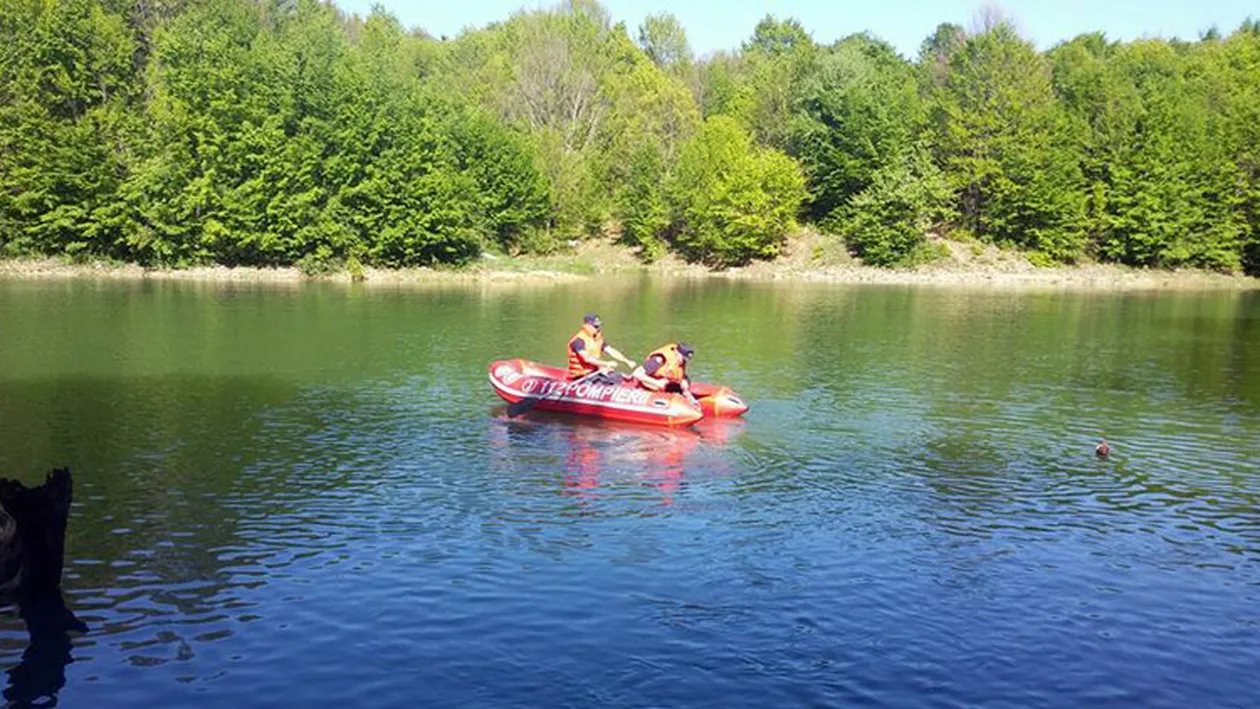 Un bărbat aflat la pescuit, dat dispărut, este căutat cu două bărci de pompierii din Teleorman