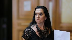 Lovitură de teatru! Fosta vedetă ProTV, Beatrice Rancea, pusă sub control judiciar. Câți bani ar fi „furat” directoarea Operei din Iaşi