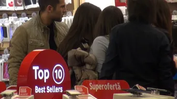 Ce fac fetele lui Gigi Becali in asteptarea tatalui lor! Au mers la mall si si-au clatit ochii!