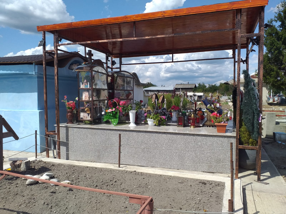 Mormântul Denisei Manelista, un altar devenit loc de pelerinaj