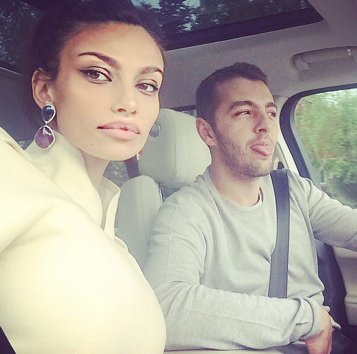 MĂDĂLINA GHENEA a apărut cu vânătăi pe picioare. Cum se antrenează celebra mămică pentru a fi în formă maximă