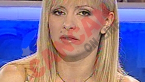 Simona Gherghe le-a cerut voie sefilor sa-si faca breton: "De 7 ani, parul meu se afla in grija Alinei Marinita! Nu indraznesc sa ma tund in alta parte!"