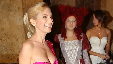 E disperata! Fosta sotie a unui dintre cei mai cunoscuti prezentatori TV sta acasa de 4 luni si isi cauta un loc de munca!