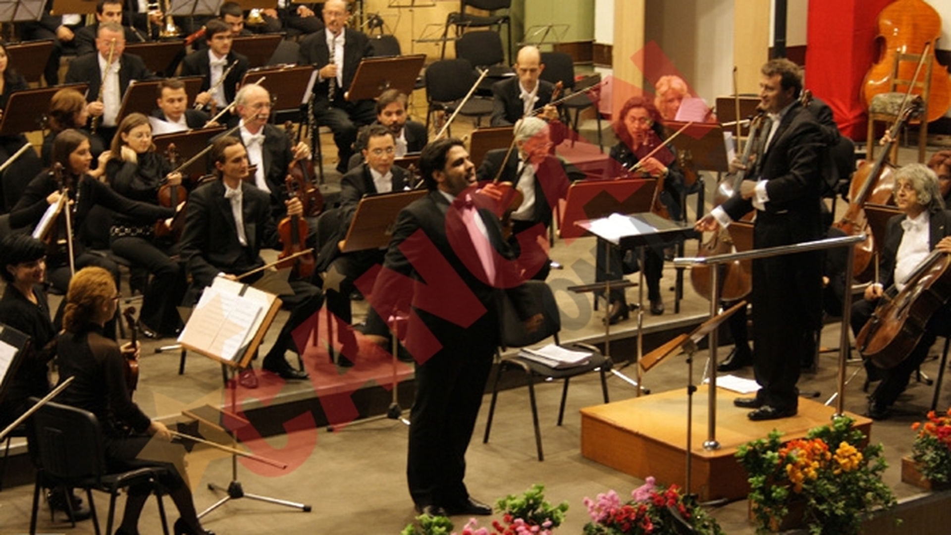 Costel Busuioc a cantat in scop caritabil