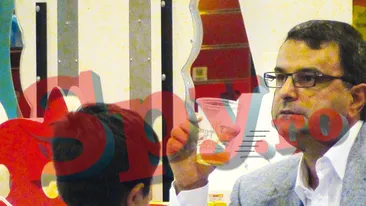 Lucian incearca sa fie un tata creativ pentru Mihai si Matei: Cei trei barbati din familia Mandruta au iesit la o bere