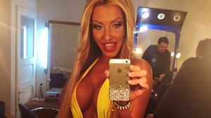 BLASFEMIE CURATA! Vezi ce a putut sa isi tatueze Loredana Chivu pe spate