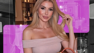 Cum arată azi sexy-notărița care ținea prima pagină a tabloidelor în urmă cu 10 ani. ”Parcă s-a criogenat!”