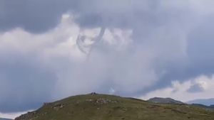 Tornadă filmată pe Platoul Bucegilor, aproape de Piatra Arsă