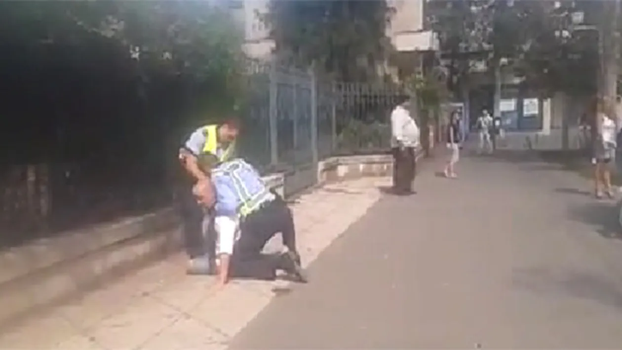 S-a batut parte-n parte cu politistii care i-au oprit sotia în trafic: Du-te dracu de fraier