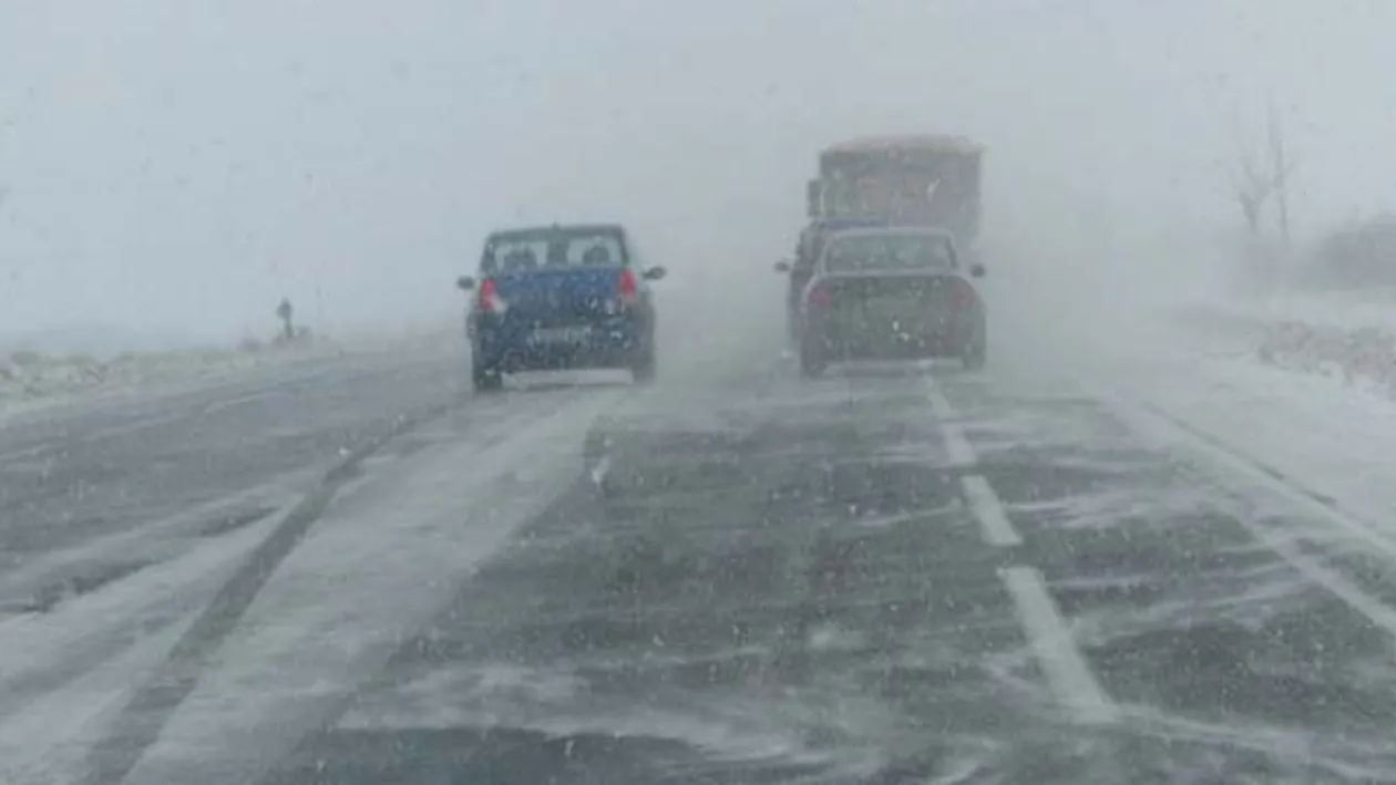 SITUAŢIA ÎN ŢARĂ: Circulaţie BLOCATĂ în continuare pe A2 şi A3 şi pe 24 de drumuri naţionale. Traficul pe A1 a fost REDESCHIS