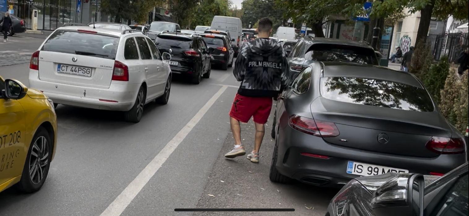 Mario Fresh a purtat o ținută nu prea potrivită cu vremea rece