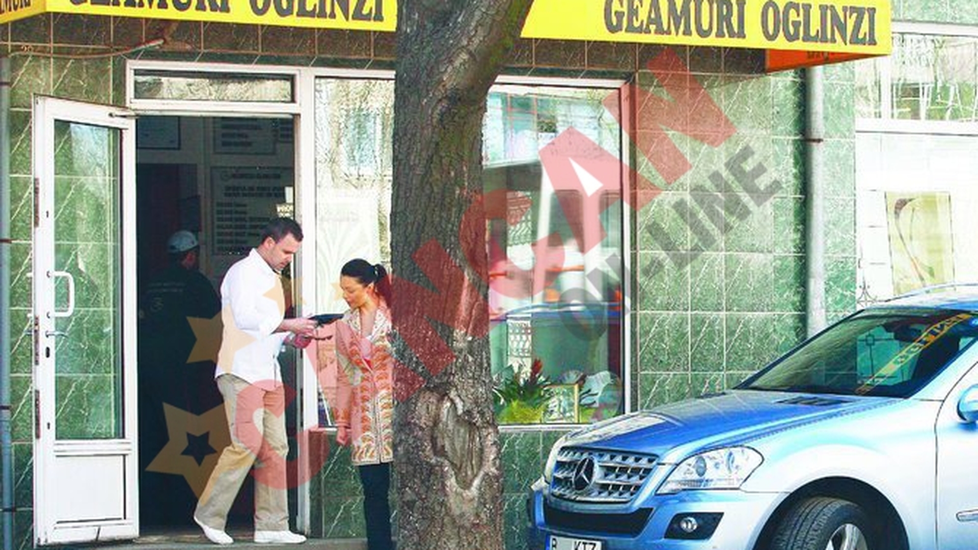 Sora Andreei Marin isi "carpeste" oglinda